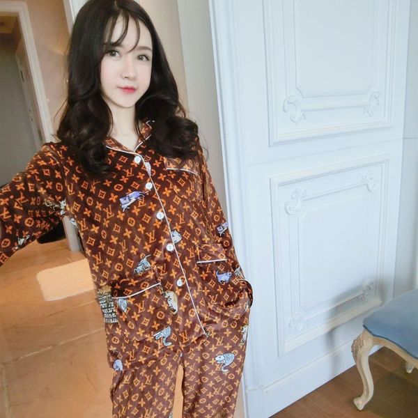 m2020 new good quality pajama girl autumn/winter golden velvet web celebrity pajama girl home wear suit winter, White 
m2020 new good quality pajama girl autumn/winter golden velvet web celebrity pajama girl home wear suit winter, White
