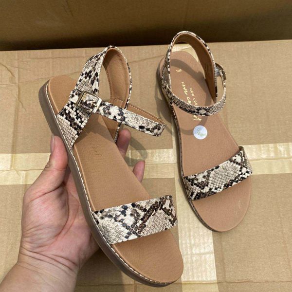 2020 summer trend new women shoes simple word with open toe flat fashion casual roman female comfort leather sandals size 36-41, Black
2020 summer trend new women shoes simple word with open toe flat fashion casual roman female comfort leather sandals size 36-41, Black