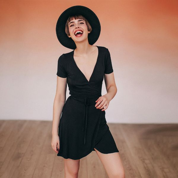 casual dresses summer deep v-neck mini short sleeve sashes sheath dress ladies solid elegant party 2021 fashion vestidos, Black;gray
casual dresses summer deep v-neck mini short sleeve sashes sheath dress ladies solid elegant party 2021 fashion vestidos, Black;gray