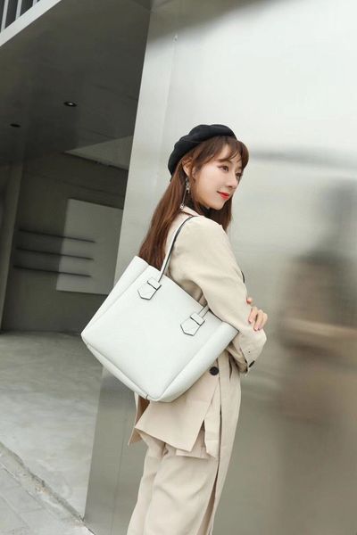 qiaoyixin brand female designer handbag napa cowhide handbag leather ladies fashion handbag 2020 new fashion
qiaoyixin brand female designer handbag napa cowhide handbag leather ladies fashion handbag 2020 new fashion