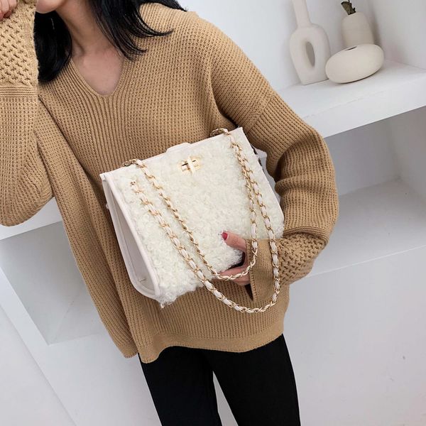 women bag 2019 autumn & winter new chain handbag korean version wild single shoulder slung fashion lock hair small square bag
women bag 2019 autumn & winter new chain handbag korean version wild single shoulder slung fashion lock hair small square bag