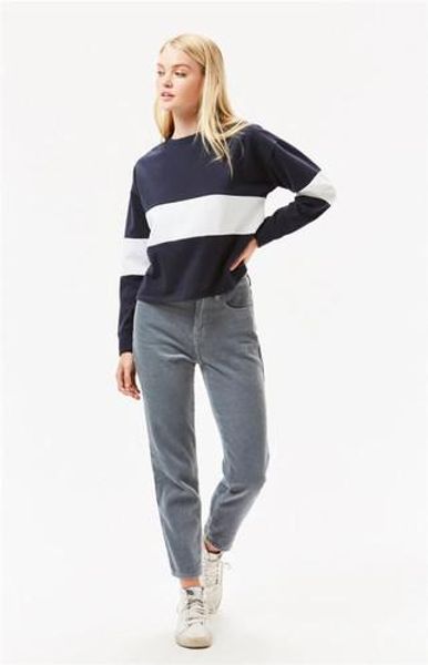 women's new european and american fashion black and white contrast color stitching long-sleeved round neck sweater autumn loose leisure
women's new european and american fashion black and white contrast color stitching long-sleeved round neck sweater autumn loose leisure