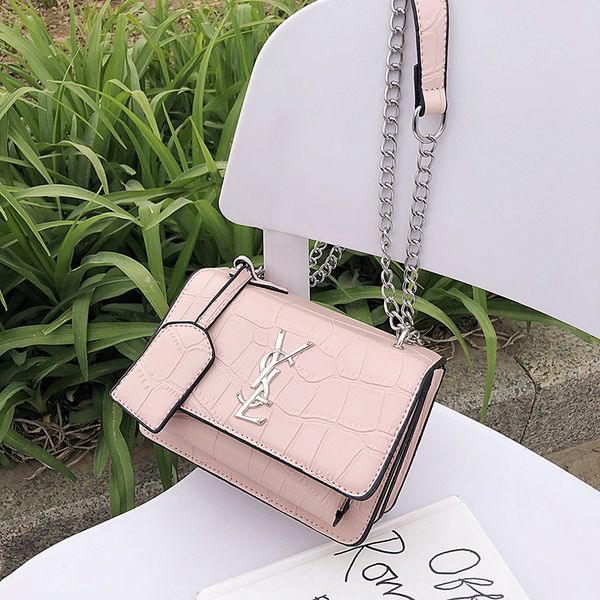 fashion quality casual shoulder messenger bag portable small square bag 2020 summer new letter chain women's handbag purse
fashion quality casual shoulder messenger bag portable small square bag 2020 summer new letter chain women's handbag purse