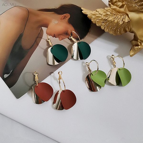 aomu 2019 new summer morandi color spray paint irregular wafer round hoop earrings for women simple fashion party beach jewelry, Golden;silver 
aomu 2019 new summer morandi color spray paint irregular wafer round hoop earrings for women simple fashion party beach jewelry, Golden;silver