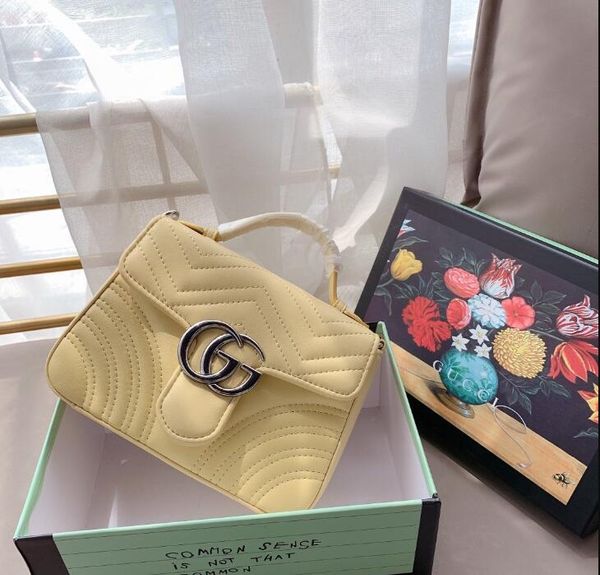 the new macaron candy colors from the classic chain bags, each in a beautiful, delicate sheepskin texture with a soft shape and texture
the new macaron candy colors from the classic chain bags, each in a beautiful, delicate sheepskin texture with a soft shape and texture