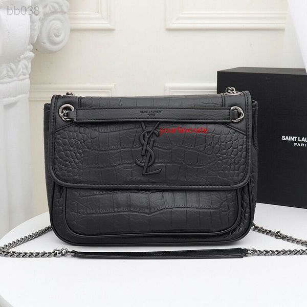 2020 classic european and american leather rhombus chain bag temperament first layer cowhide female envelope bag factory direct sales
2020 classic european and american leather rhombus chain bag temperament first layer cowhide female envelope bag factory direct sales