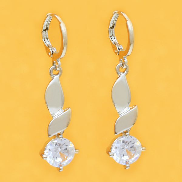 new leaf zircon earrings delicate earrings silver plated femininity wild earrings
new leaf zircon earrings delicate earrings silver plated femininity wild earrings
