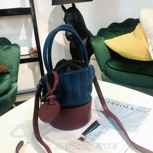 new women's bag 2019 stitching tote bucket bag in net red and fashion hand-held single shoulder messenger
new women's bag 2019 stitching tote bucket bag in net red and fashion hand-held single shoulder messenger