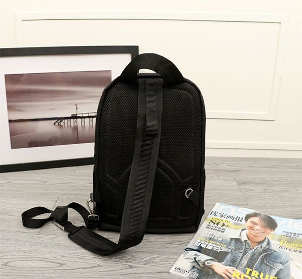 2020 p 2vz013new bag space to meet daily necessities lightweight fabrics soft and comfortable necessities for men and women
2020 p 2vz013new bag space to meet daily necessities lightweight fabrics soft and comfortable necessities for men and women