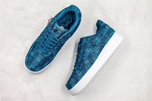 2020 1s silk cloth pm dunks skateboard sb mens womens lake blue low 1 classic trainers knit sewing fabric designer sneakers with box, White;red
2020 1s silk cloth pm dunks skateboard sb mens womens lake blue low 1 classic trainers knit sewing fabric designer sneakers with box, White;red
