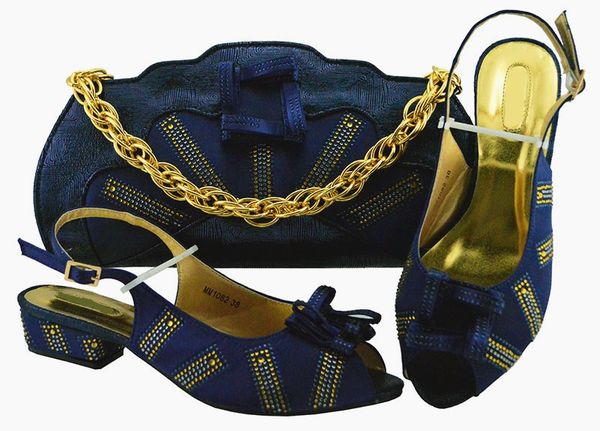 new fashion dark blue women sheos and bag set with rhinestone decoration african shoes match handbag for dress mm1082,heel 3.5cm, Black
new fashion dark blue women sheos and bag set with rhinestone decoration african shoes match handbag for dress mm1082,heel 3.5cm, Black