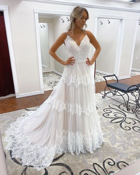 stunning lace backless beach wedding dresses v neck bohemian bridal gowns a line sweep train tulle robe de mariée, White
stunning lace backless beach wedding dresses v neck bohemian bridal gowns a line sweep train tulle robe de mariée, White