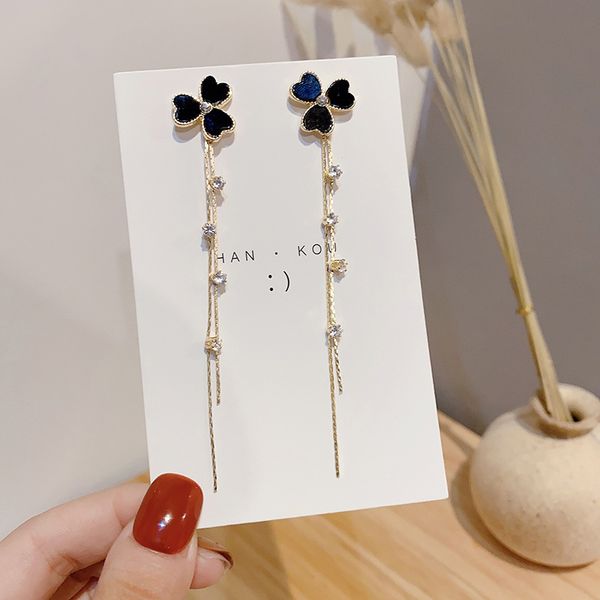 south korea s925 silver needle temperament wild pearl tassel earrings small fresh long flower pendant earrings women
south korea s925 silver needle temperament wild pearl tassel earrings small fresh long flower pendant earrings women