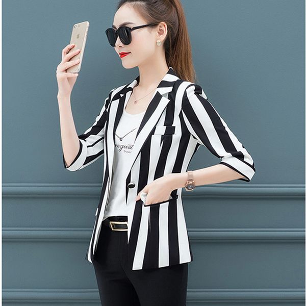 ladies five-point sleeves striped small suit jacket 2019 thin section spring and autumn single buckle casual large size jacket, White;black
ladies five-point sleeves striped small suit jacket 2019 thin section spring and autumn single buckle casual large size jacket, White;black