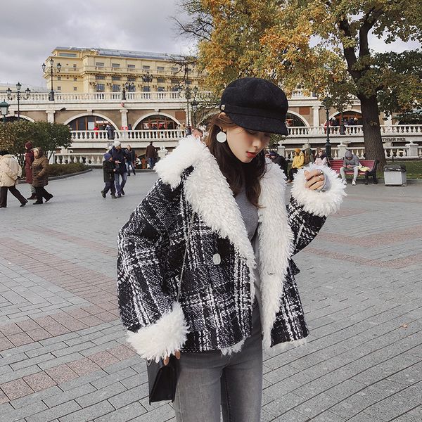 mishow 2019 winter short woolen coats women warm plaid loose coats big fur collar thick woolen jacket coat mx18d8211 y190926, Black;white 
mishow 2019 winter short woolen coats women warm plaid loose coats big fur collar thick woolen jacket coat mx18d8211 y190926, Black;white