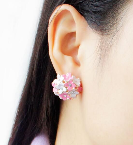new sweet girl four-leaf flower ear stud sets auger to draw oil ear stud fashionable and classic delicate and elegant, Silver
new sweet girl four-leaf flower ear stud sets auger to draw oil ear stud fashionable and classic delicate and elegant, Silver