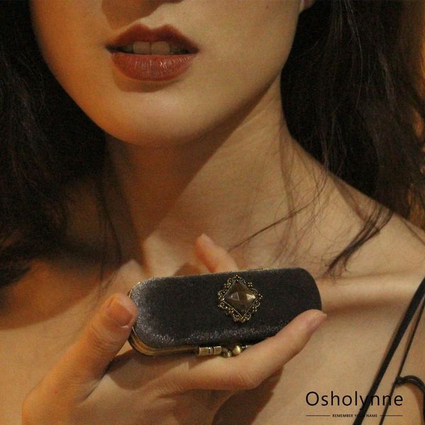 osholynne retro original metal material lipstick jewelry box mirrored lipstick box
osholynne retro original metal material lipstick jewelry box mirrored lipstick box