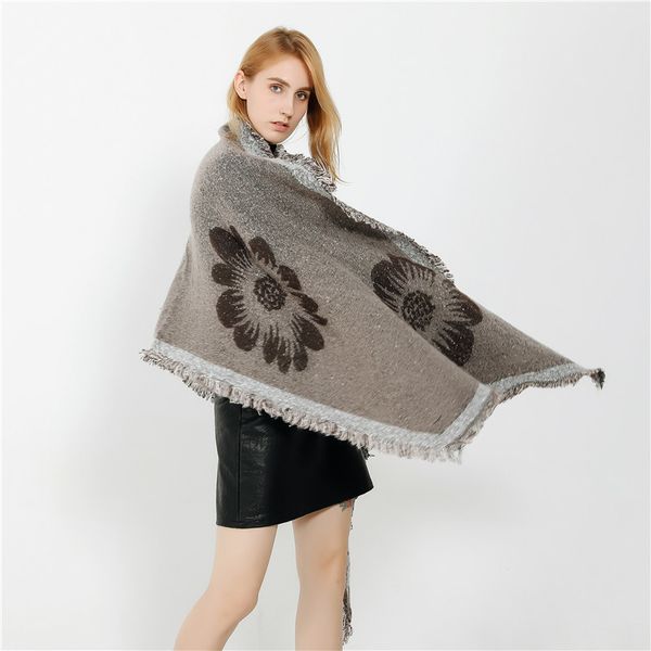 2019 autumn and winter new european and american street fashion large flower pattern warm cashmere scarf shawl female, Blue;gray
2019 autumn and winter new european and american street fashion large flower pattern warm cashmere scarf shawl female, Blue;gray