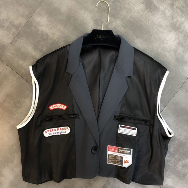 2019 summer new lapel sleeveless stitching label decoration trend loose vest female, Black;white
2019 summer new lapel sleeveless stitching label decoration trend loose vest female, Black;white
