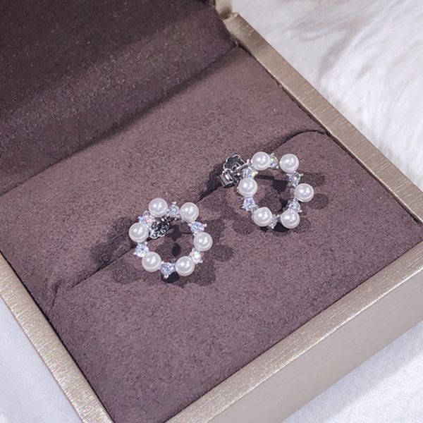 real 925 sterling silver fashion hollowed beaded pearl stud earrings simple designer women earrings elegant jewelry for girls, Golden;silver 
real 925 sterling silver fashion hollowed beaded pearl stud earrings simple designer women earrings elegant jewelry for girls, Golden;silver