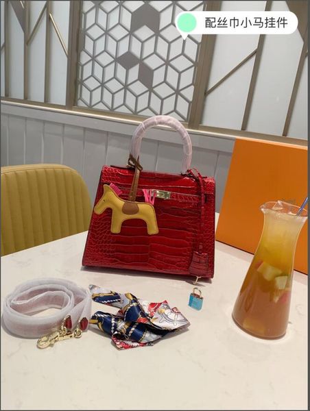 wholesale lady bag, fashionable shoulder bag, classic 28cm heart handbag, handbag, handbag, messenger bag
wholesale lady bag, fashionable shoulder bag, classic 28cm heart handbag, handbag, handbag, messenger bag