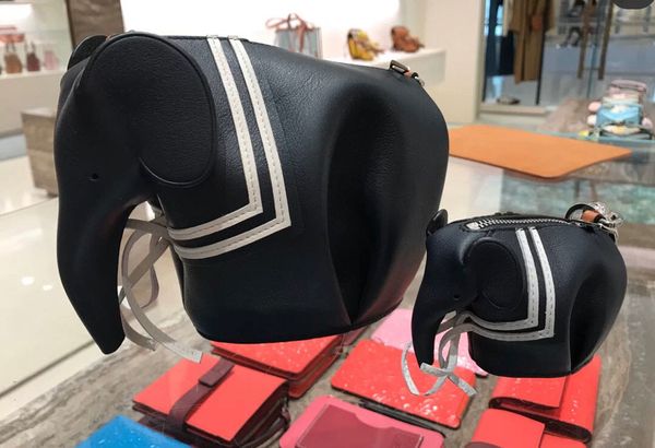 the choice of texture soft calfskin contrast color splicing, its bright color matching, cute cute modeling, let a person fondle admiringly
the choice of texture soft calfskin contrast color splicing, its bright color matching, cute cute modeling, let a person fondle admiringly