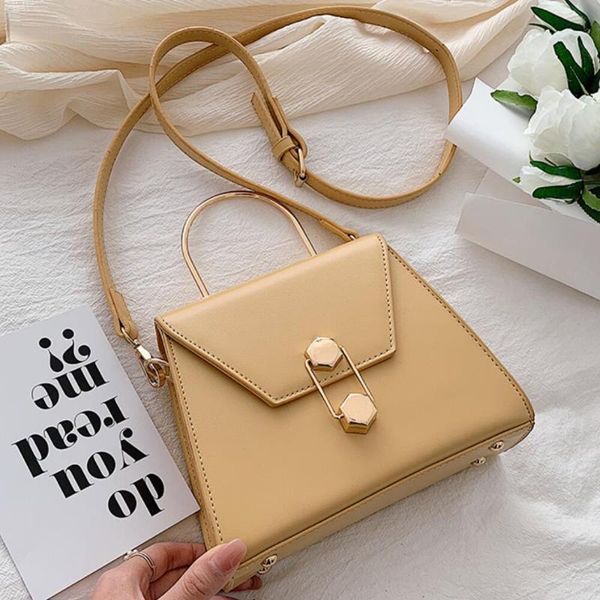 elegant female metal ring tote bag 2020 summer new quality pu leather women's handbag lock chain shoulder messenger bag
elegant female metal ring tote bag 2020 summer new quality pu leather women's handbag lock chain shoulder messenger bag