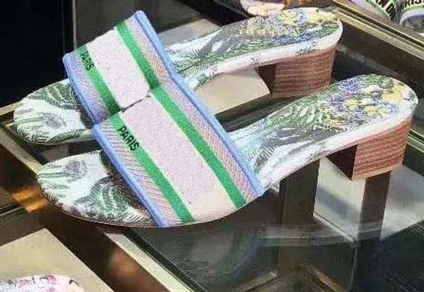 woman sandals slippers slippers slides summer fashion flat/heels slipper shoes with box eu:35-41 di 25, Black
woman sandals slippers slippers slides summer fashion flat/heels slipper shoes with box eu:35-41 di 25, Black