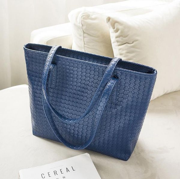 2020 womens luxury designer bag handbags 3 colors new fashion ladys totes high capacity fashion women shoulder bags
2020 womens luxury designer bag handbags 3 colors new fashion ladys totes high capacity fashion women shoulder bags