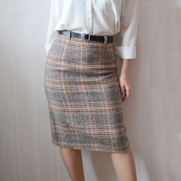 2020 women woolen vintage midi pencil skirts autumn winter plaid high waist harajuku tulle skirts with belt for female, Black
2020 women woolen vintage midi pencil skirts autumn winter plaid high waist harajuku tulle skirts with belt for female, Black