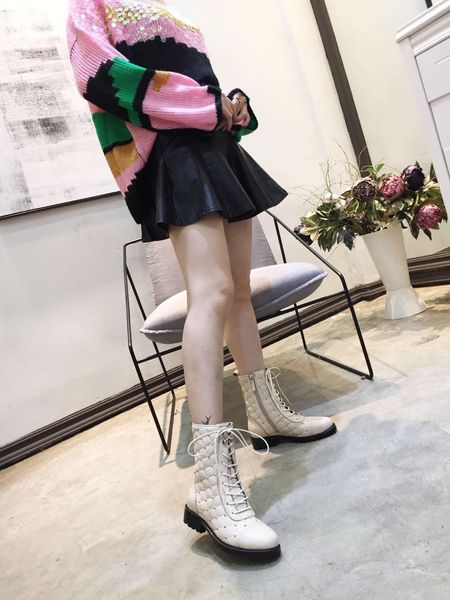 2019 designer new luxury retro shoes casual calf leather side zipper with rivet martin women's boots 35 yards to 40 yards, Black
2019 designer new luxury retro shoes casual calf leather side zipper with rivet martin women's boots 35 yards to 40 yards, Black