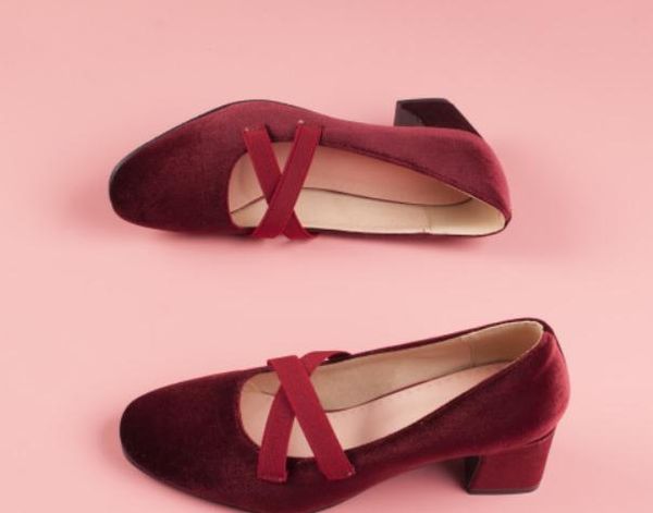 send 2018 spring and autumn new style square-head velvet shallow mouth coarse heel middle heel women's shoes, Black
send 2018 spring and autumn new style square-head velvet shallow mouth coarse heel middle heel women's shoes, Black