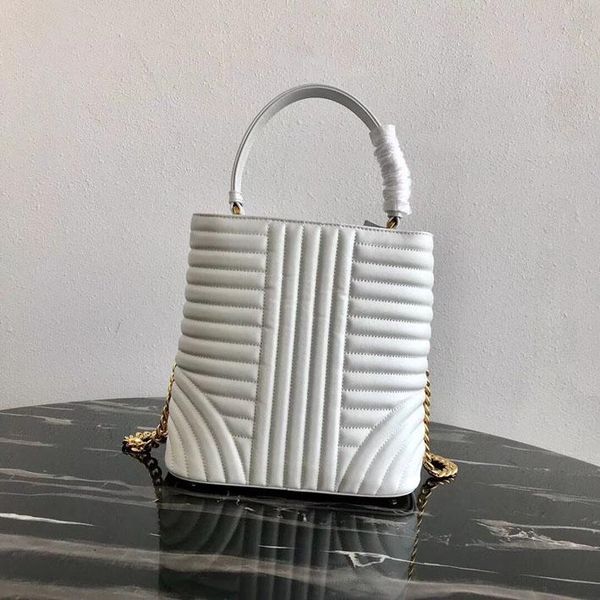 new fashion designer handbags fashionable gold button sewed stripe leather shoulder bags classic banquet shopping can be inclined lady bag b
new fashion designer handbags fashionable gold button sewed stripe leather shoulder bags classic banquet shopping can be inclined lady bag b