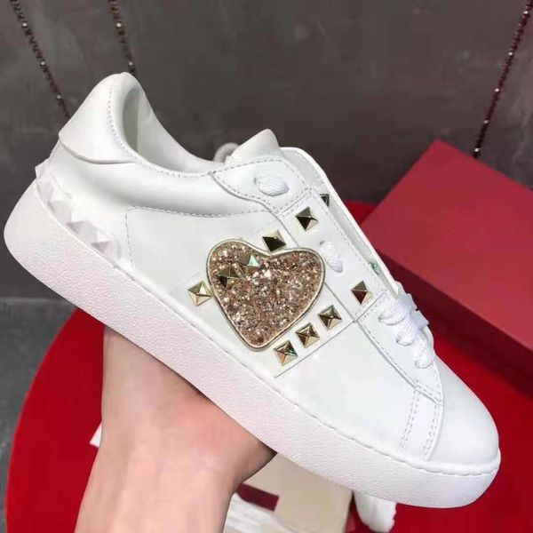 2019 lover shoes size35--44 genuine leather stud camo sneakers runners v black white pink luxury designer amour red blue ootd
2019 lover shoes size35--44 genuine leather stud camo sneakers runners v black white pink luxury designer amour red blue ootd
