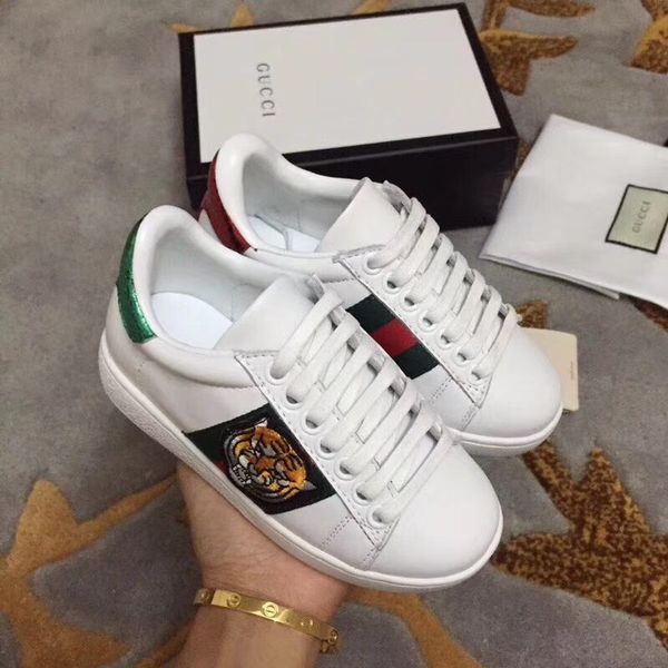 Ténis yayute003
Ténis yayute003