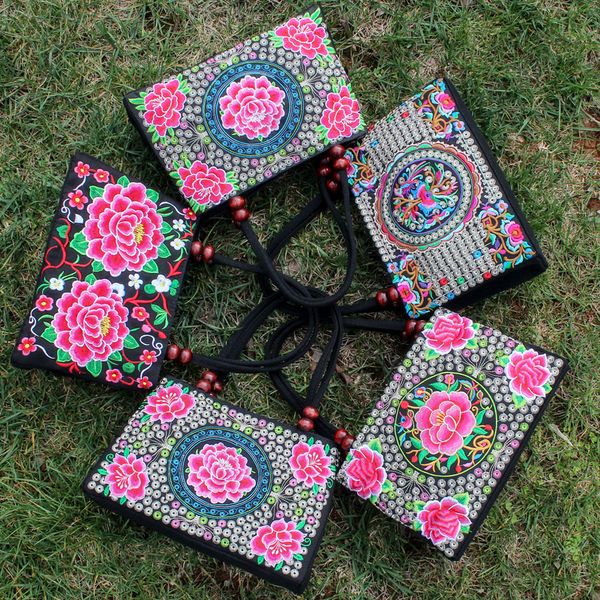 handicraft embroidered handbags vintage flower embroidery tote bag colorful chinese purses , handbags ethnic evening bag double zipper purse
handicraft embroidered handbags vintage flower embroidery tote bag colorful chinese purses , handbags ethnic evening bag double zipper purse
