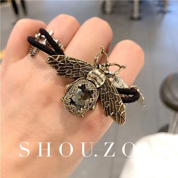 роскошный 2020 дизайнерский шарф корея свет роскошь ретро пчела резинка женский небольшой аромат волос кольцо простой кожаный чехол женская, Blue;gray
роскошный 2020 дизайнерский шарф корея свет роскошь ретро пчела резинка женский небольшой аромат волос кольцо простой кожаный чехол женская, Blue;gray