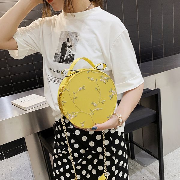 pu leather soft and comfortable ladies handbag fashion round shoulder diagonal female bag simple embroidered female bag
pu leather soft and comfortable ladies handbag fashion round shoulder diagonal female bag simple embroidered female bag