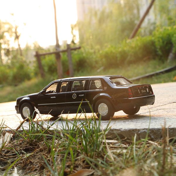 boxed shenghui 1:32 cadillac dts alloy car model warrior sound and light toy car lengthen
boxed shenghui 1:32 cadillac dts alloy car model warrior sound and light toy car lengthen