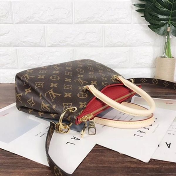 2019 new autumn and winter cf classic texture leather fashion metal buckle cover single shoulder luxury ladies bag bucket bag fashion
2019 new autumn and winter cf classic texture leather fashion metal buckle cover single shoulder luxury ladies bag bucket bag fashion