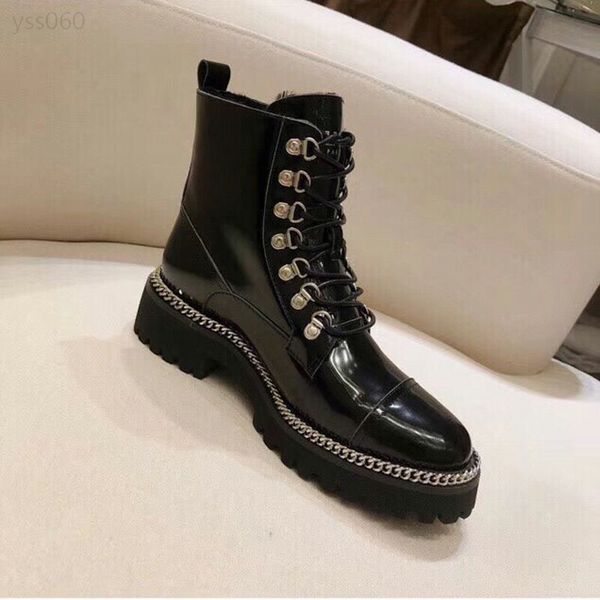 2020 leather fleece lined motorcycle boots chain short boots black outdoor british style martin boots women's thick heel
2020 leather fleece lined motorcycle boots chain short boots black outdoor british style martin boots women's thick heel