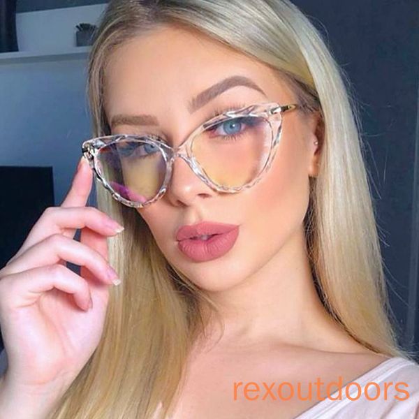 spring metal leg flat mirror for women in europe and america retro cut frame mirror can be equipped with myopia glasses
spring metal leg flat mirror for women in europe and america retro cut frame mirror can be equipped with myopia glasses