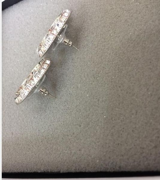 classic fashion high version crystal earrings for lady stud earrings women wedding jewelry for bride with black flannel bag, Golden;silver
classic fashion high version crystal earrings for lady stud earrings women wedding jewelry for bride with black flannel bag, Golden;silver