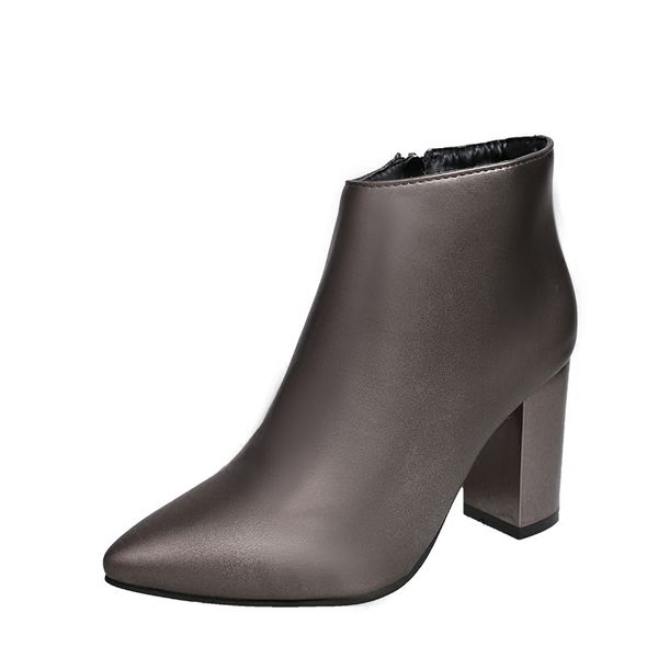 2019 new european winter boots with thick black short boot high heel plus velvet martin boots with girls
2019 new european winter boots with thick black short boot high heel plus velvet martin boots with girls
