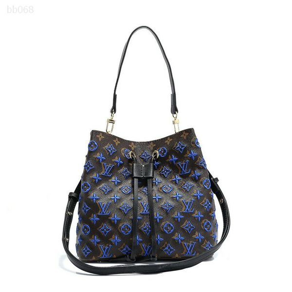 luxurys fashion handbags drawstring ladies barrel-shaped bag bucket bag crossbody shoulder bags mid size portable checkered for girl classic
luxurys fashion handbags drawstring ladies barrel-shaped bag bucket bag crossbody shoulder bags mid size portable checkered for girl classic