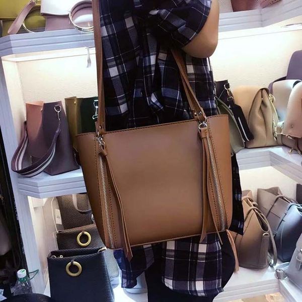 the new in the casual fashion flow su female bag large four zipper multi-functional decoration one shoulder bag
the new in the casual fashion flow su female bag large four zipper multi-functional decoration one shoulder bag