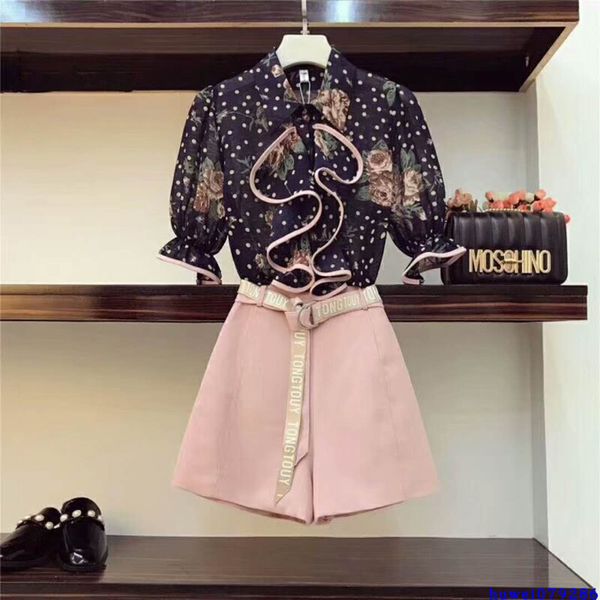 shtonghua 2019 new runway women summer suits ruffles dot print chiffon flare sleeve shirt+shorts leisure 2 piece sets with belt, White
shtonghua 2019 new runway women summer suits ruffles dot print chiffon flare sleeve shirt+shorts leisure 2 piece sets with belt, White