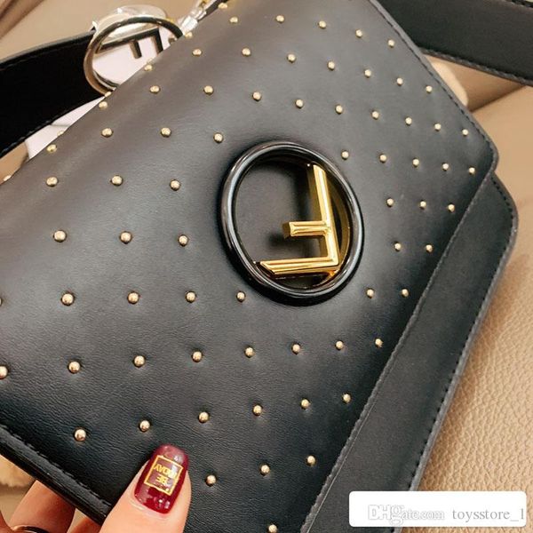топ высокое качество сумка сцепления сумки дизайнерская марка crossbody мешок 5a женские сумки на ремне 22 * 18 см, Black
топ высокое качество сумка сцепления сумки дизайнерская марка crossbody мешок 5a женские сумки на ремне 22 * 18 см, Black