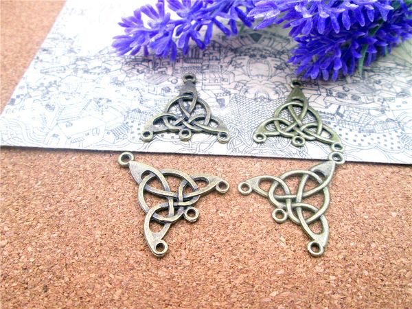 45pcs-- 28*25mm antique bronze triangle vintage earrings findings earrings hanging head charms diy charms pendants, Bronze;silver
45pcs-- 28*25mm antique bronze triangle vintage earrings findings earrings hanging head charms diy charms pendants, Bronze;silver