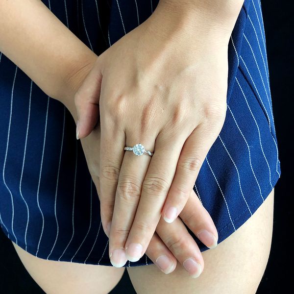 solid silver 0.5-3ct lab grown diamond moissanites 4 prongs solitaire with accents engagement ring def color vvs1
solid silver 0.5-3ct lab grown diamond moissanites 4 prongs solitaire with accents engagement ring def color vvs1